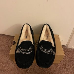NIB UGG Ansley Chain Moccasin Slipper / Color: Black / Women size 7